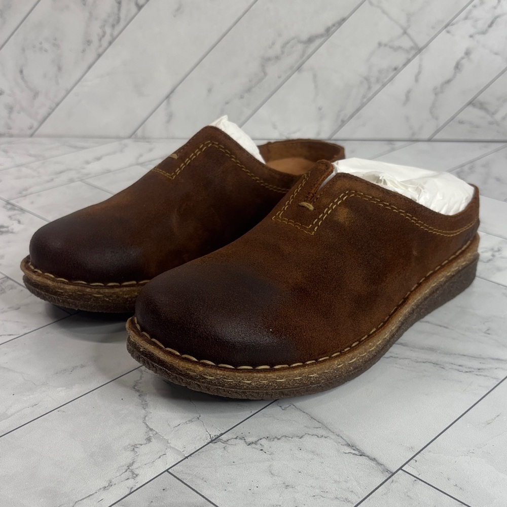 NWT Born Womens Seana Brown Distressed Suede Leather Slip On Clogs Size 6M - Picture 2 of 9
